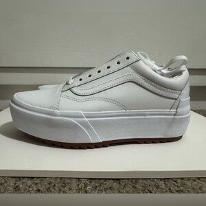 White, small platform vans 
SIZE: 7.5
